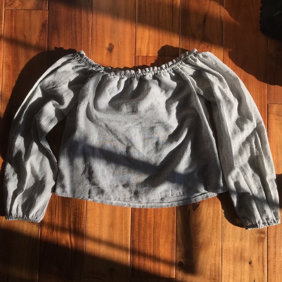 BRANDY MELVILLE OFF THE SHOULDER SHIRT - Picture 3 of 4